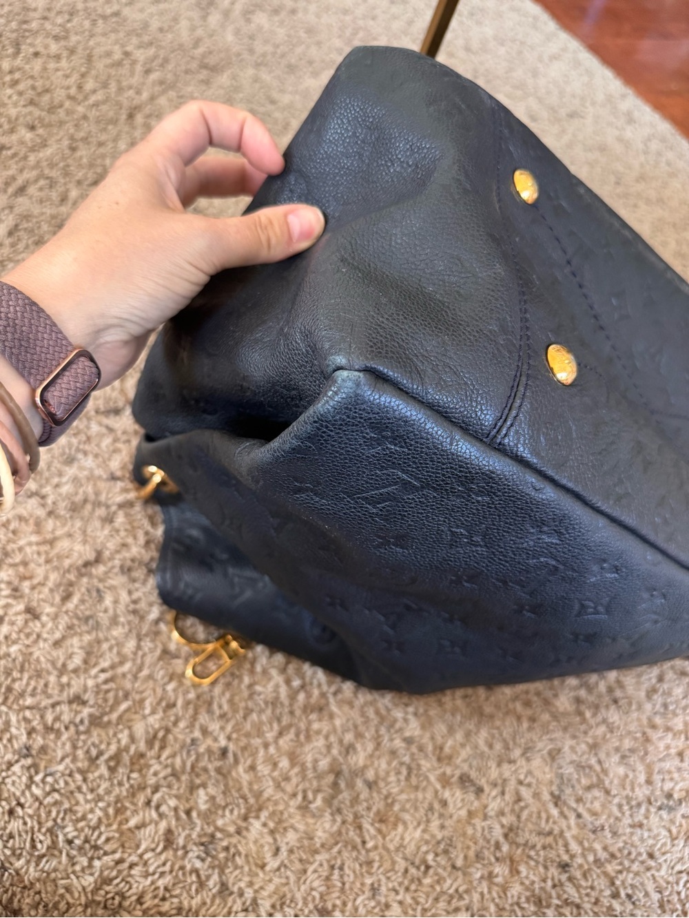 Louis Vuitton Artsy MM Empreinte Infini Purse - Picture 10 of 15